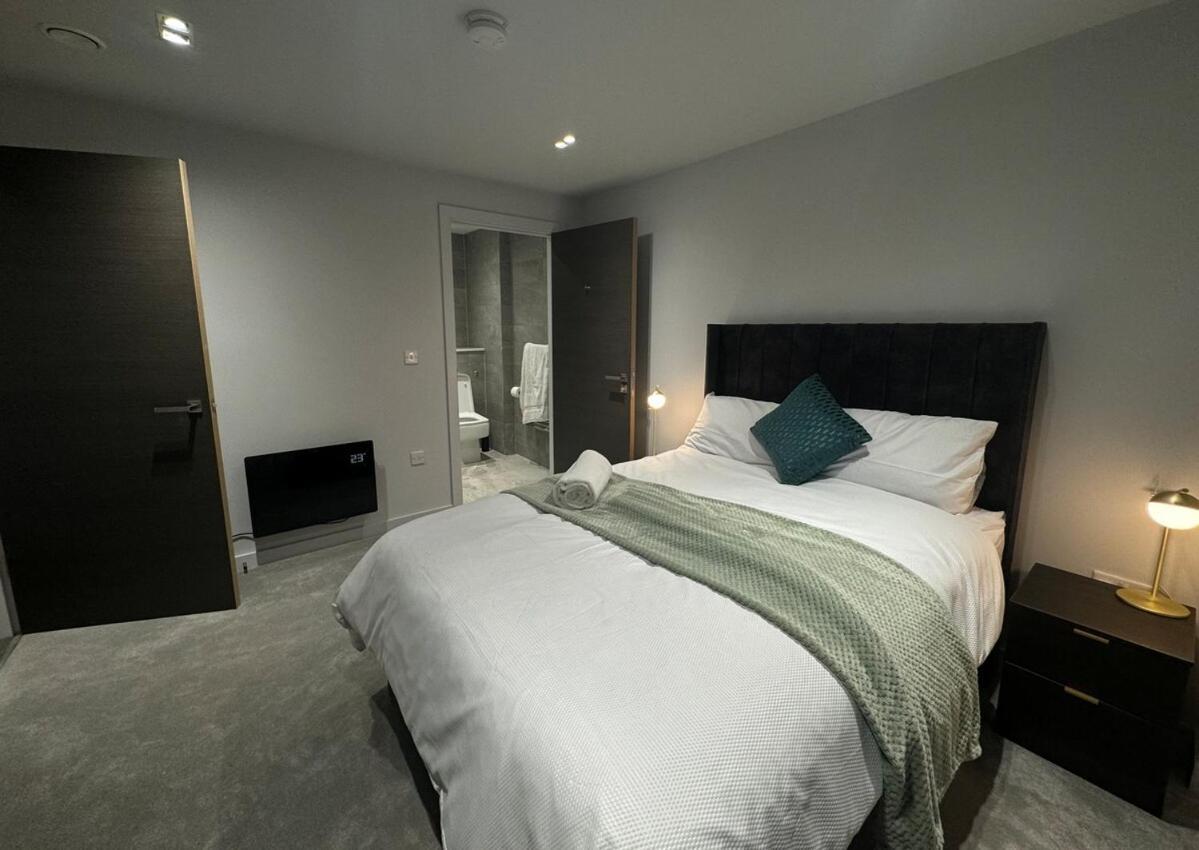 Modern 2-Bedroom Apartment In Heart Of Liverpool Exterior photo